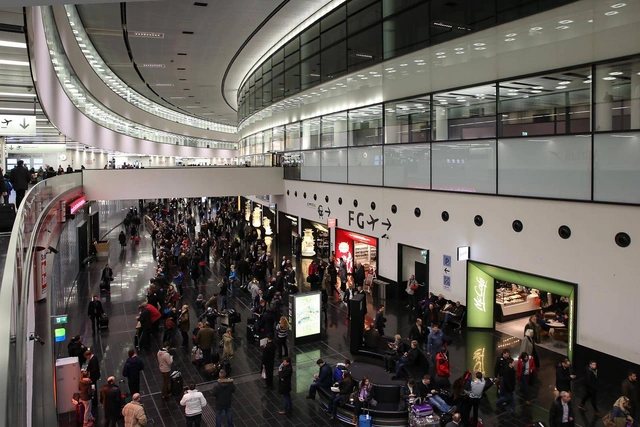 Администрация аэропорта Вены обратилась в полицию из-за акции экоактивистов