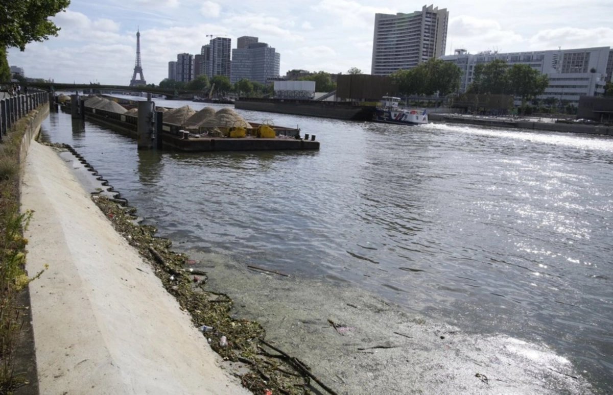 На Олимпиаде отменили тренировочный заплыв триатлонистов из-за грязной воды в Сене