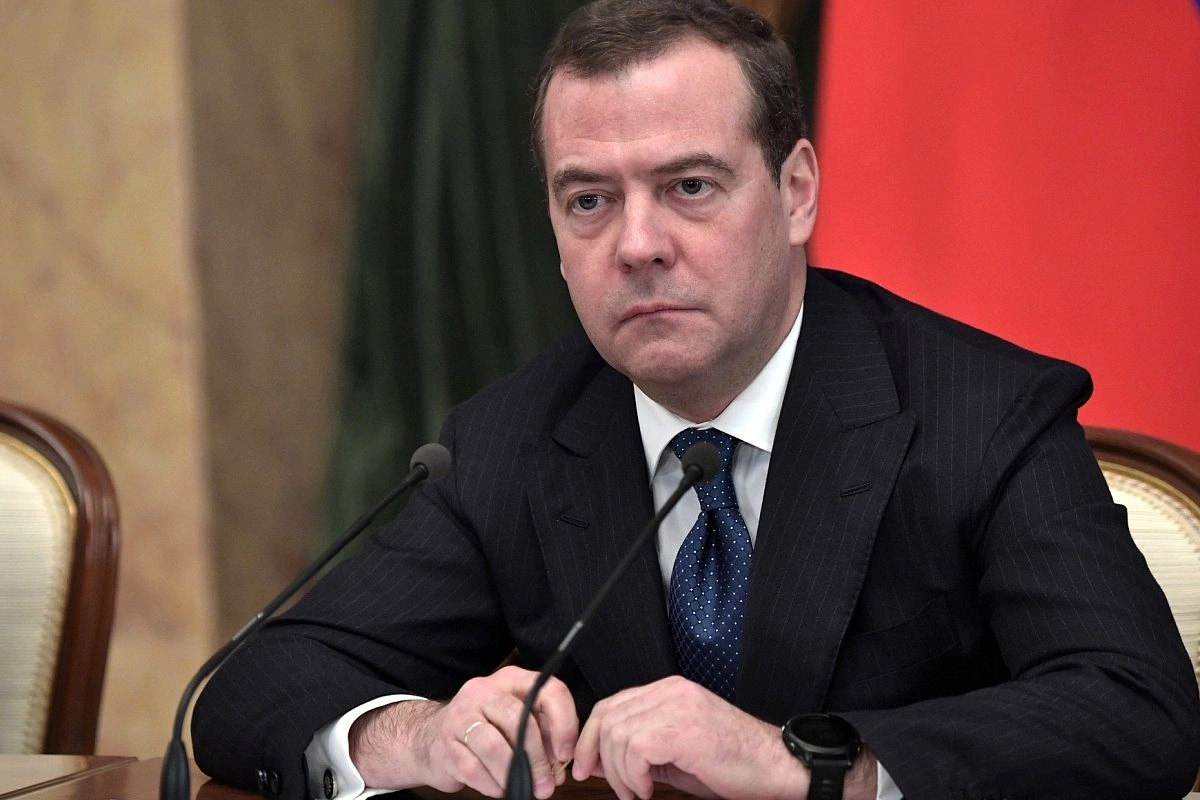 Medvedev: "Bayden çox dəhşətli pis işlər görə bilər"