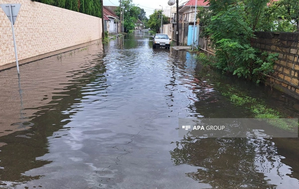 Центральные улицы Лянкярана затоплены