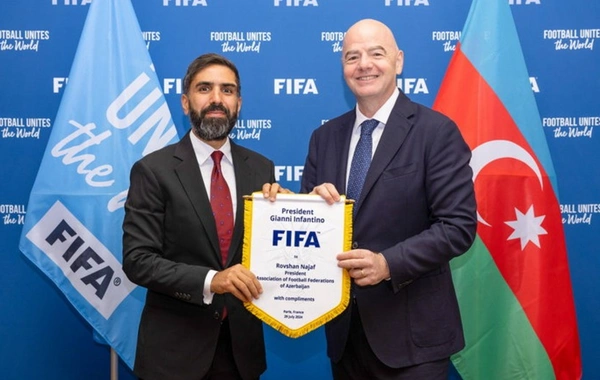 Rövşən Nəcəf FIFA-nın prezidenti Canni İnfantino ilə görüşüb