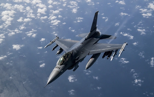 Ukraynaya ilk F-16 qırıcıları gətirildi