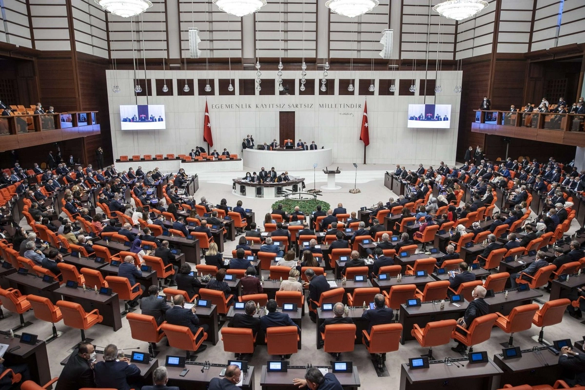 Парламент Турции проведет экстренное заседание