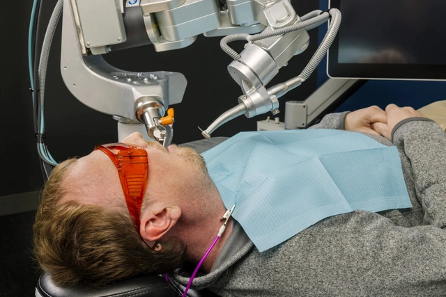 Робот-стоматолог провел первую в истории процедуру на человеке