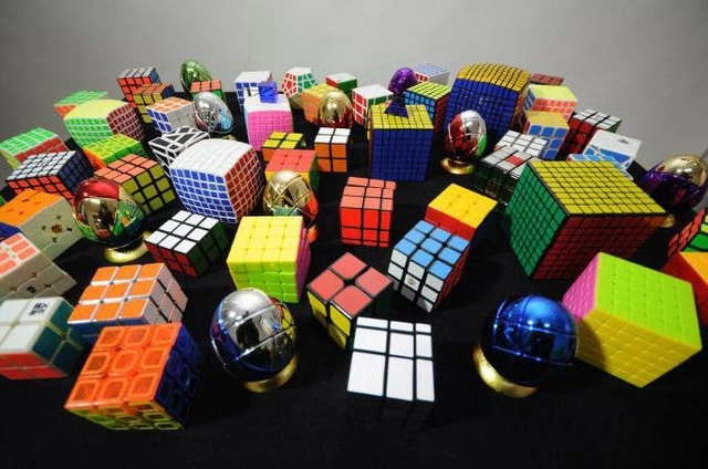 Российский робот рекордно быстро собрал кубик Рубика