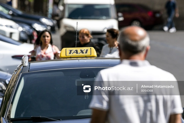 Протест таксистов: Везде полосы, знаки - как же нам подсаживать пассажиров?