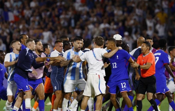 Fransa və Argentina milli komandalarının futbolçuları arasında dava baş verib