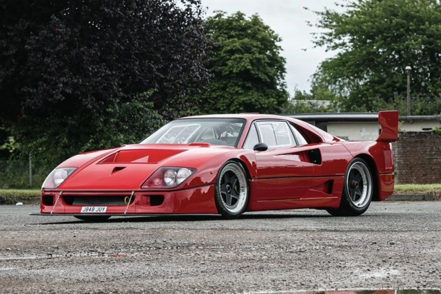 На аукцион выставлен единственный в своем роде Ferrari F40