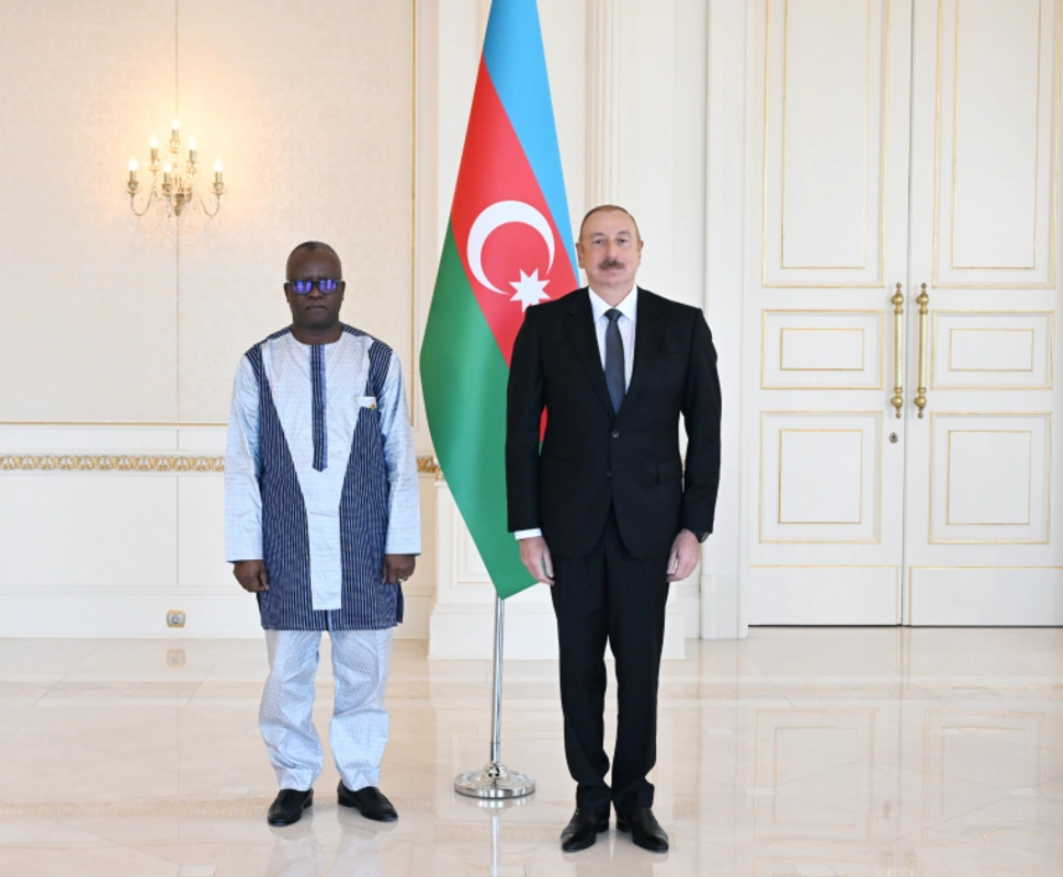 İlham Əliyev Burkina-Fasonun Azərbaycanda yeni təyin olunmuş səfirinin etimadnaməsini qəbul edib