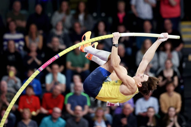 Шведский легкоатлет побил олимпийский рекорд и повторил "главную позу" ОИ-2024