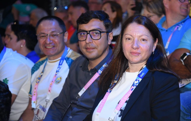 Официальные лица Азербайджана среди зрителей олимпийских соревнований по борьбе