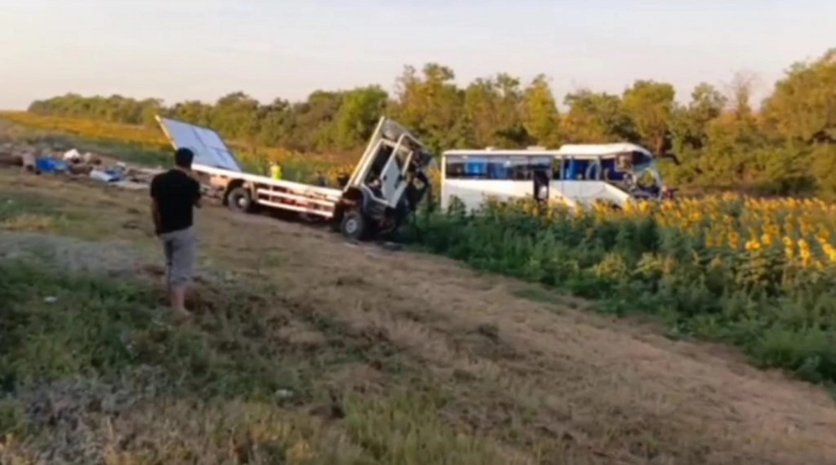 В России 1 человек погиб, 16 пострадали в ДТП с автобусом