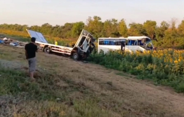 В России 1 человек погиб, 16 пострадали в ДТП с автобусом