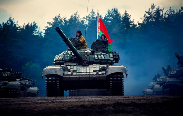 Belarus tankları Ukrayna sərhədində toplanır