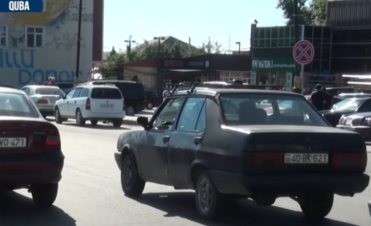 В Губе таксисты захватили автобусные остановки: граждане недовольны