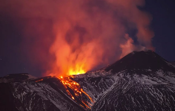 Etna sakitləşmir: Bir həftə ərzində ikinci püskürmə Siciliyanı iflic edib