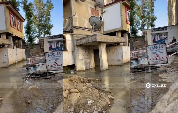 В Баку лопнувший водопровод поставил жителей в безвыходное положение