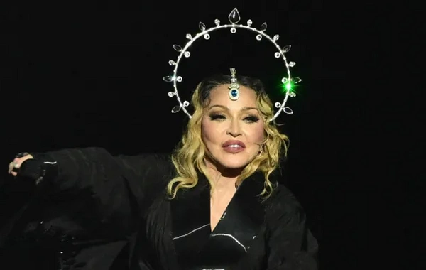 Madonna altı uşağı ilə fotosunu paylaşdı