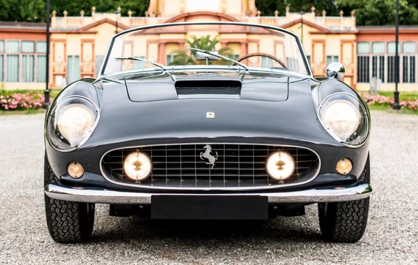 İlk "Ferrari 250 GT California Spider" fantastik qiymətə satıldı