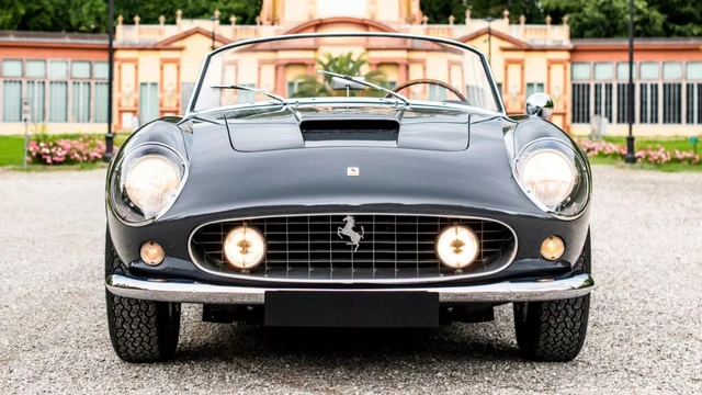 İlk "Ferrari 250 GT California Spider" fantastik qiymətə satıldı