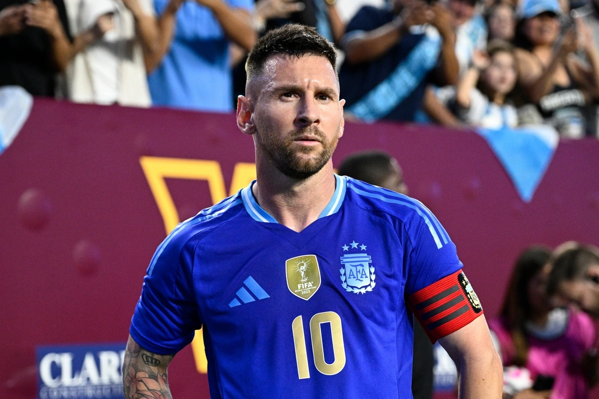 Lionel Messi uzun fasilədən sonra yaşıl meydanlara dönür