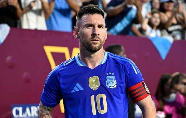 Lionel Messi uzun fasilədən sonra yaşıl meydanlara dönür