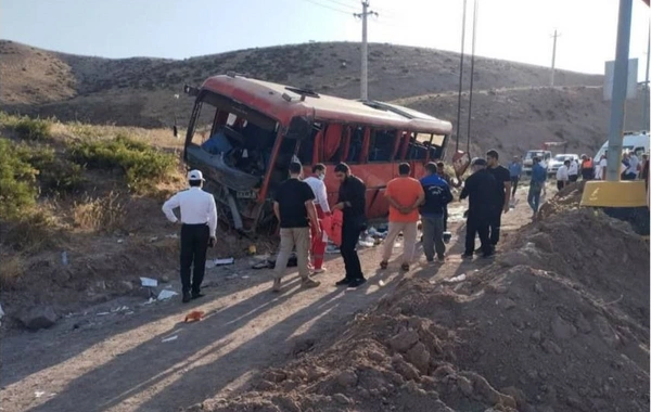 В Южном Азербайджане автобус с паломниками попал в ДТП: есть много пострадавших