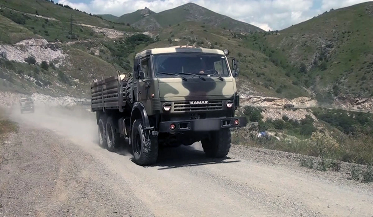 Göygöldə hərbi yük maşını qəzaya düşdü