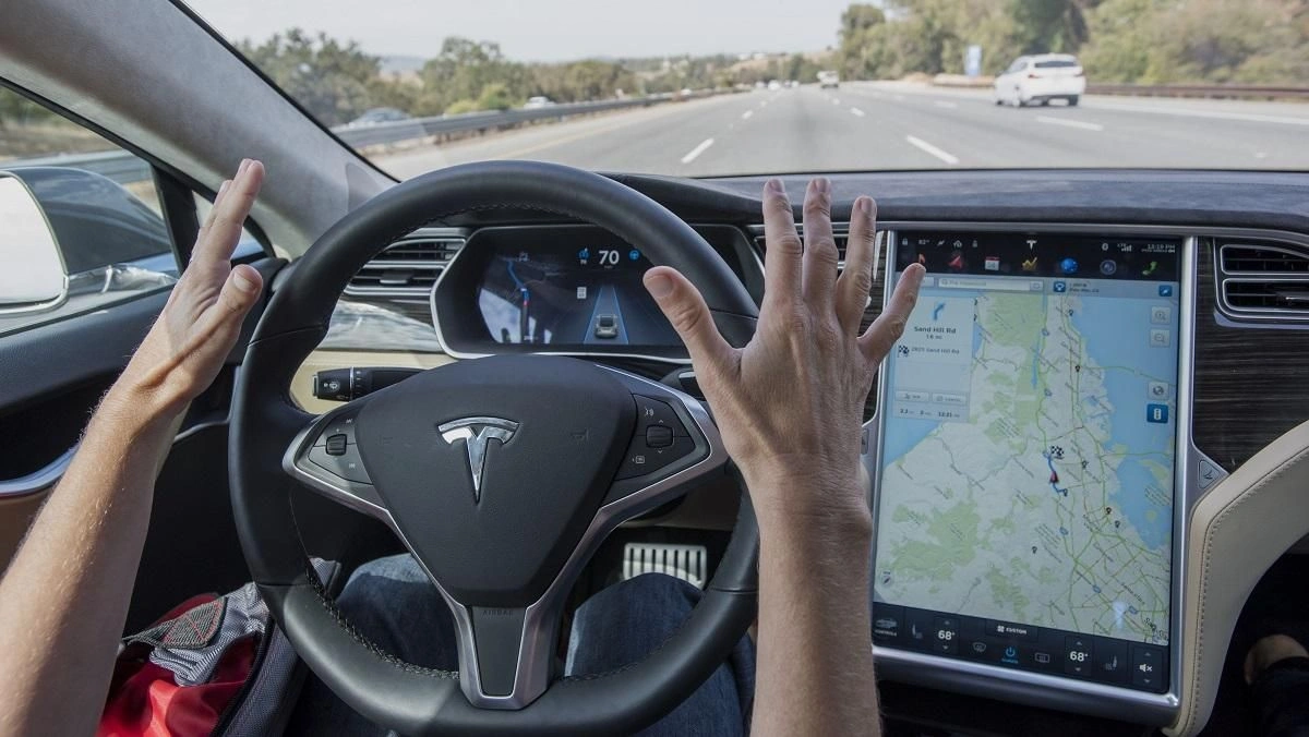 Avtopilot sistemindəki xətalar "Tesla"nı federal araşdırma altına salıb