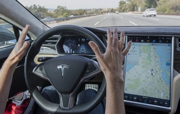 Avtopilot sistemindəki xətalar "Tesla"nı federal araşdırma altına salıb