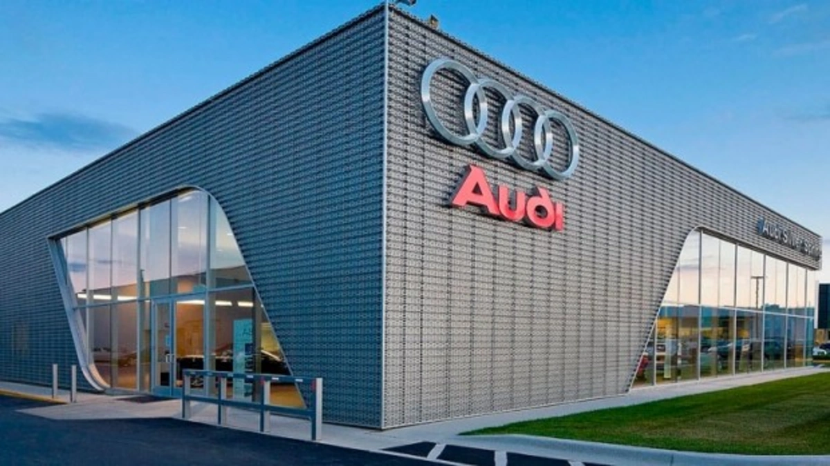 Audi обнародовала первое изображение нового поколения кроссовера Q5