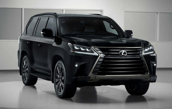 Lexus за 22 млн рублей угнали из дилерского центра в Санкт-Петербурге