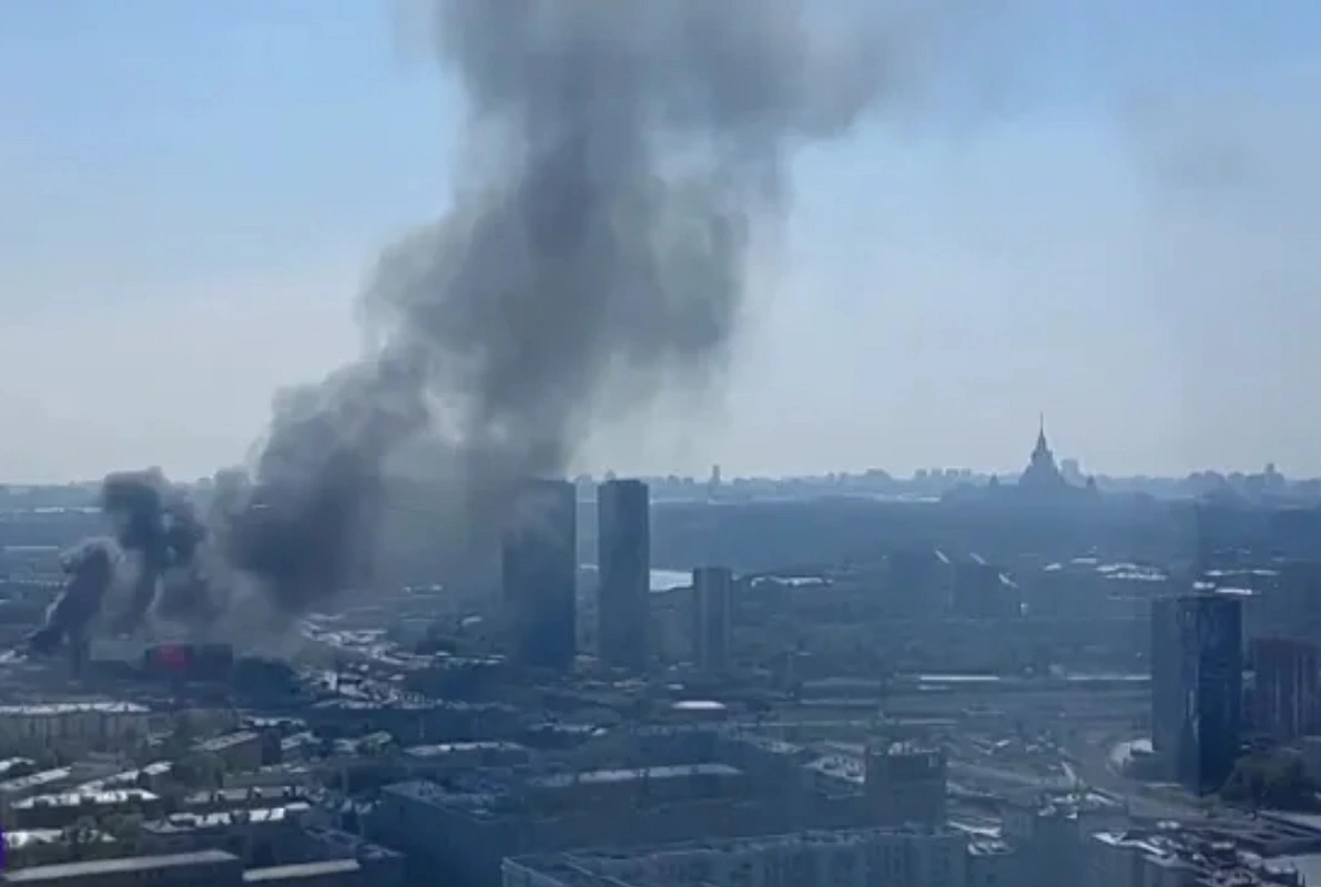 В Москве локализовали пожар в здании на Бережковской набережной