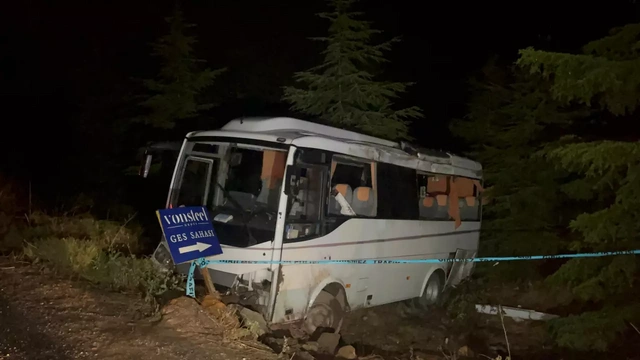 Polisleri taşıyan minibüs şarampole düştü: Çok sayıda polis yaralı