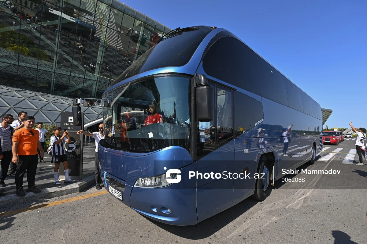 Bakıda turist daşıyan avtobuslar xüsusi ayrılmış zolaqda hərəkət edə bilər?