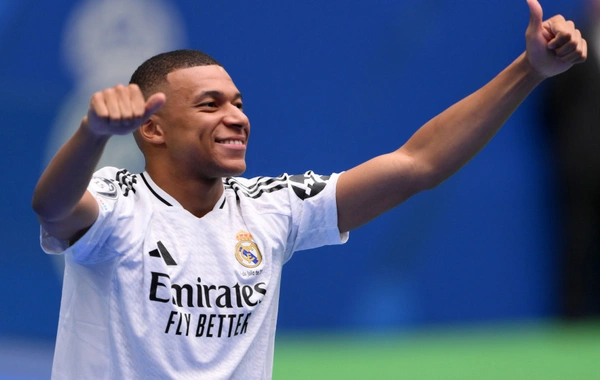 Kilian Mbappe PSJ klubuna son dəfə şans verib