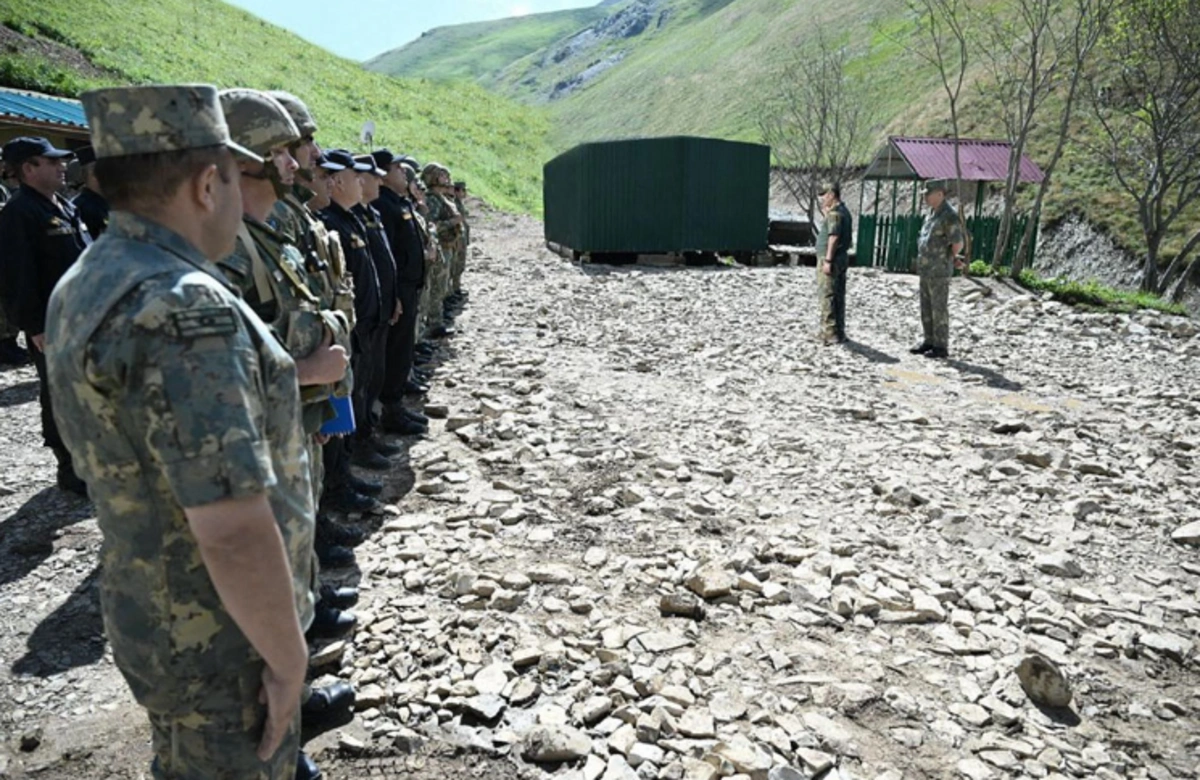 Zakir Həsənov və Hikmət Mirzəyev şərti sərhəddə: Bölmələrə tapşırıqlar verildi