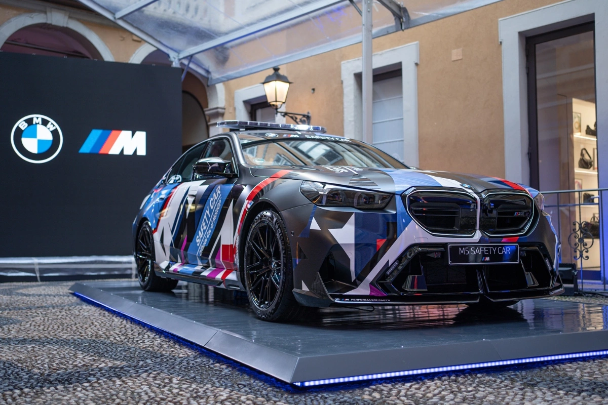 Новый BMW M5 стал сейфти-каром чемпионата MotoGP