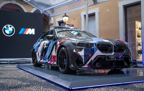 Yeni "BMW M5" "MotoGP" çempionatının rəsmi avtomobili oldu