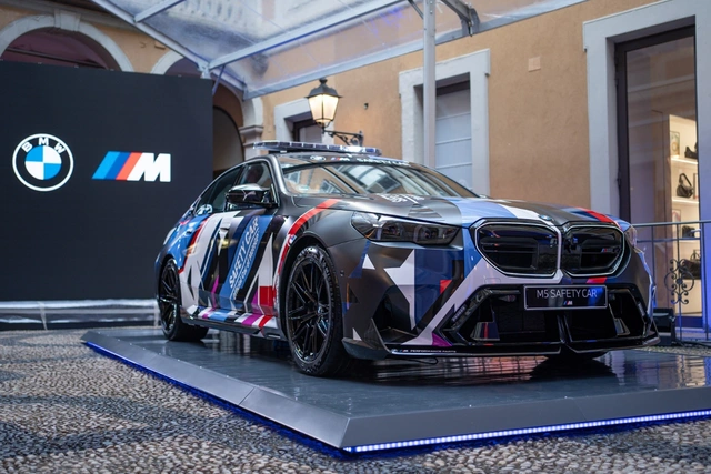 Yeni "BMW M5" "MotoGP" çempionatının rəsmi avtomobili oldu