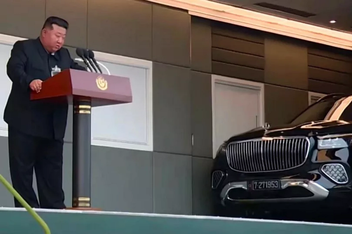 Kim Çen In rus "Aurus"unu yeni "Mercedes Maybach"a dəyişdi