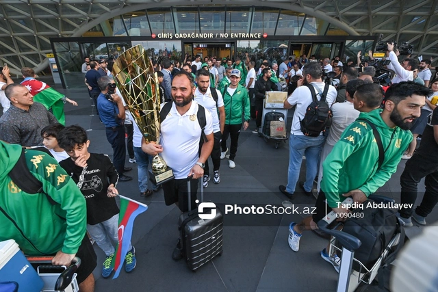 Çempionlar Liqasının qalibi olan azərbaycanlı futbolçular ölkəyə dönüblər