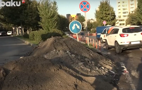 Yolu qəribə üsulla bağlayıblar: Sürücüləri çıxılmaz vəziyyətdə qoyan problem