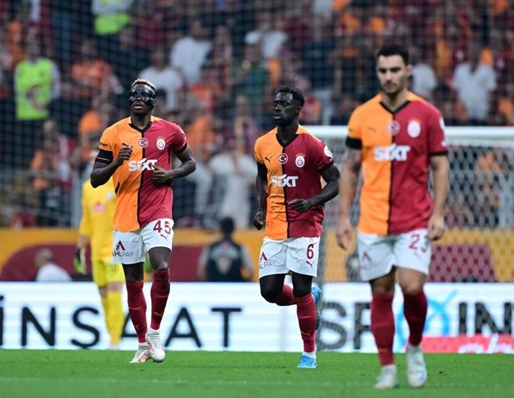 "Qalatasaray" rəqibini darmadağın etdi