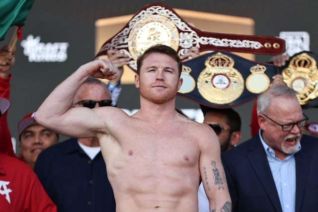 Saul Alvarez üç dünya titulunu qoruyur