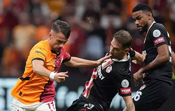 "Qalatasaray" üç xalı üç qolla qazandı