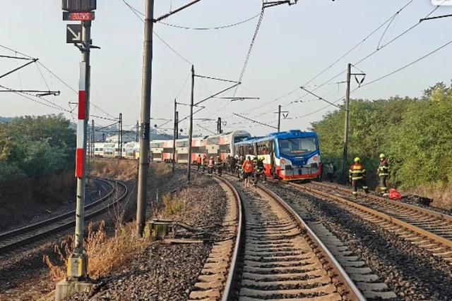 В Праге произошло столкновение поездов: есть потрадавшие