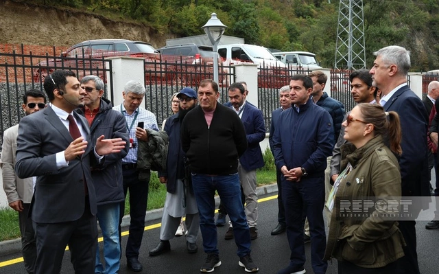 Xarici diplomatlara azad edilmiş ərazilərdəki ən böyük SES göstərilib