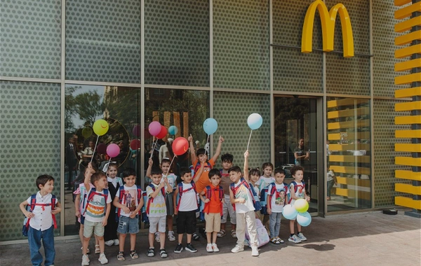 "McDonald"s Azərbaycan" və DSMF şəhid övladlarını məktəb ləvazimatları ilə təmin edib