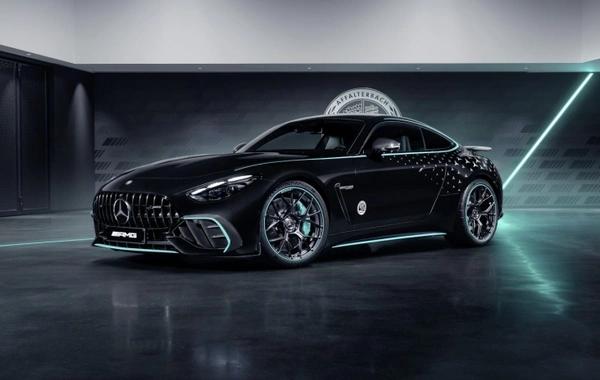 Представлена лимитированная версия "самого спортивного" Mercedes-AMG GT